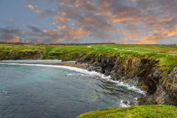 Krásný večer oblohy a voda poblíž Bonavisty, Newfoundlandu, Kanady — Stock fotografie