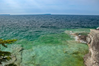 Huron Gölü'nün sığ ve derin suları, On'daki büyük göllerden biri