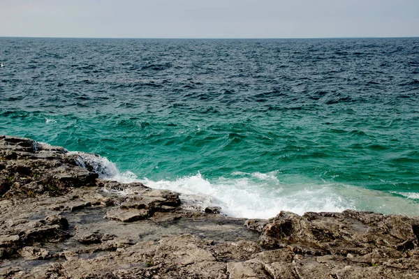 Huron Gölü'nün güçlü akıntıları kıyılara isabet ediyor, On