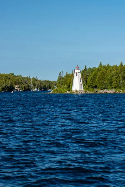 Tobermory limanından görülen Big Tub deniz feneri, On