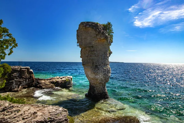 Saksı adasında sıcak yaz günü, Huron Gölü, On