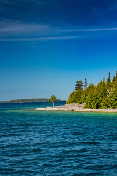 Niet veel zand op de eilanden van het meer van Huron, op — Stockfoto