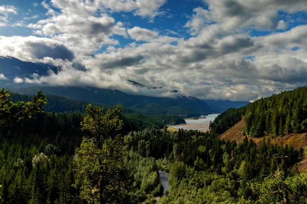 Le nuvole nascondono le alte montagne della valle del Brandywine — Foto Stock