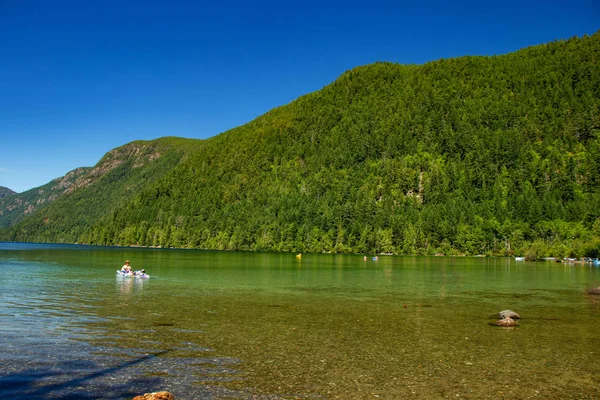 Tranquillo giorno d'estate al lago Cameron, Vancouver Island, BC — Foto Stock