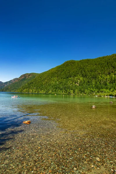Cameron Gölü'nün sularında görmek, Vancouver Adası, M.Ö.