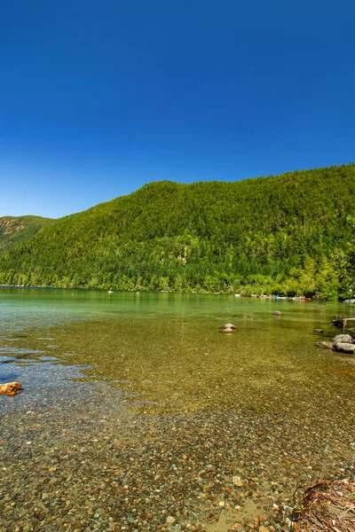 Cameron Gölü'nde kano ve yüzme, Vancouver Adası, M.Ö.