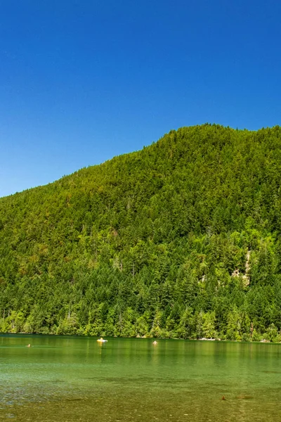 Montaña verde cerca del lago Cameron, Isla Vancouver, BC — Foto de Stock