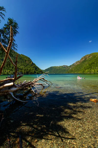 Endless blue waters of Lake Cameron, Vancouver Island, BC — Stock Photo, Image