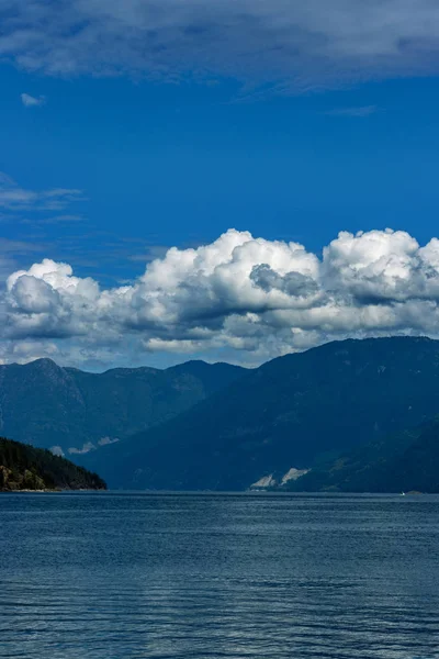 Clear afternoon on Earl's Cove, BC — Stock Photo, Image