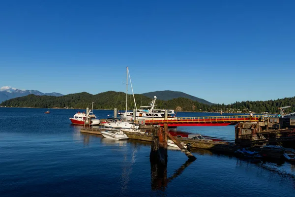 Indah matahari malam di marina di Gibsons, BC — Stok Foto