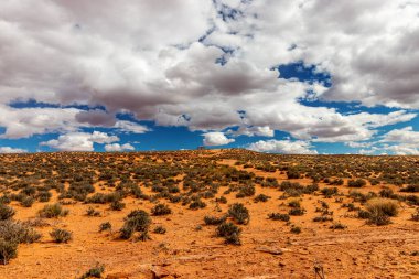 Horseshoe Virajı yakınındaki çölde muhteşem bulutlar, Page, AZ