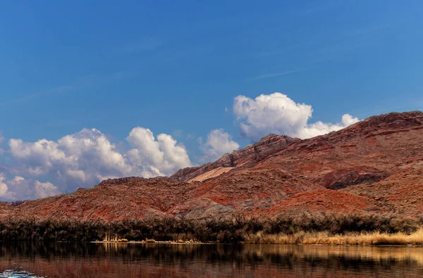 Nubes Ruedan Sobre Las Colinas Cerca Del Río Colorado Lees — Foto de Stock