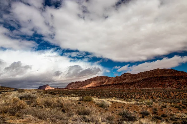 Güneş, gölgeler, bulutlar, dağlar ve doğa - AZ, ABD