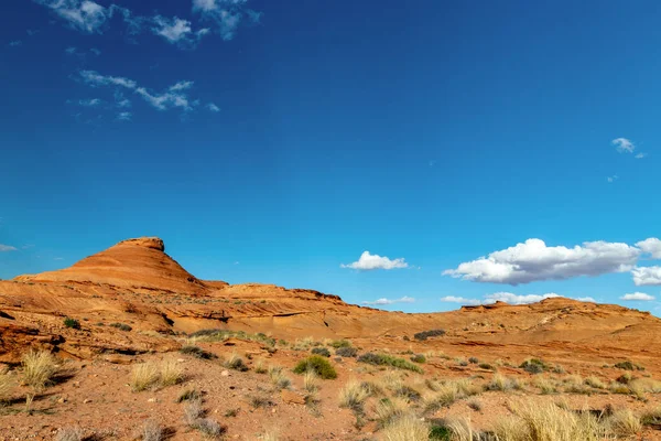 Dikke Wolken Die Net Boven Het Woestijnlandschap Drijven Chains Page — Stockfoto