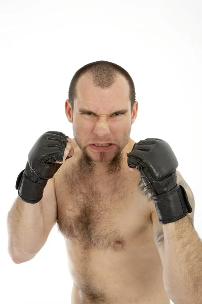 Atleta Sombrío Guantes Boxeo Posando Aislado Sobre Fondo Estudio Blanco —  Fotos de Stock