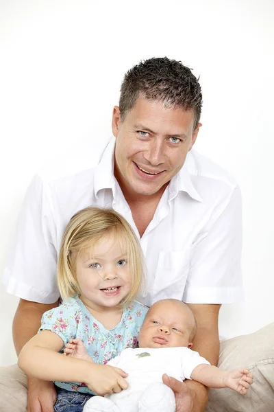 Retrato Família Pai Com Seus Filhos Branco — Fotografia de Stock