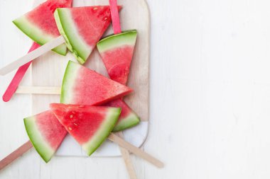 nefis karpuz dilimleri, sopa üzerinde yakın çekim 