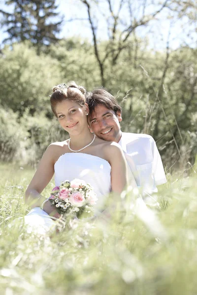 Young Beautiful Bride Groom Spending Time Nature Together — Stock Photo, Image