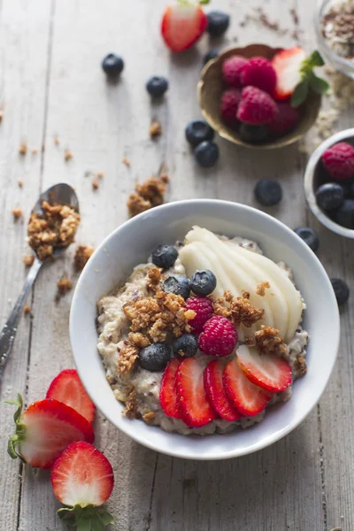 Bowl Oat Cereals Porridge Fresh Berries Wooden Table — Stock Photo, Image