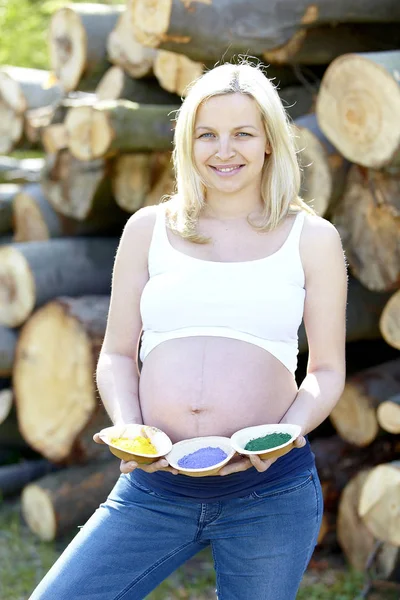 Blonde Pregnant Woman Holding Bowls Powder Colors — Stock Photo, Image