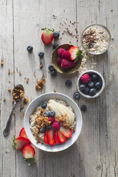 Bowl Oat Cereals Porridge Fresh Berries Wooden Table — Stock Photo, Image