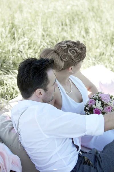 Young Beautiful Bride Groom Spending Time Nature Together — Stock Photo, Image