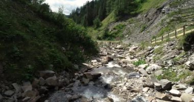 gorge, Avusturya kayalarda arasında akan dere  