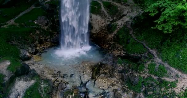 Europeiska Mannen Japanska Mantel Att Göra Ceremoni Stora Vattenfall Österrike — Stockvideo