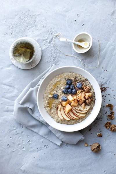 Porridge Avena Mattutino Con Frutta Fresca — Foto Stock