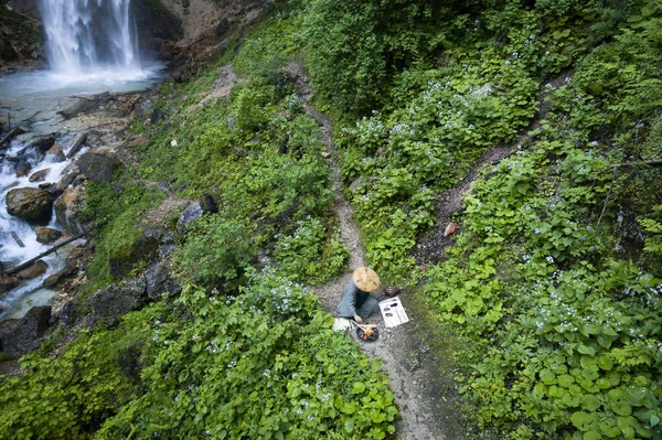 Vuelo Aéreo Drones Sobre Hombre Europeo Con Barba Bata Japonesa — Foto de Stock