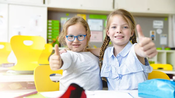 Beaux Jeunes Enfants Amusent École Tout Apprenant Classe — Photo