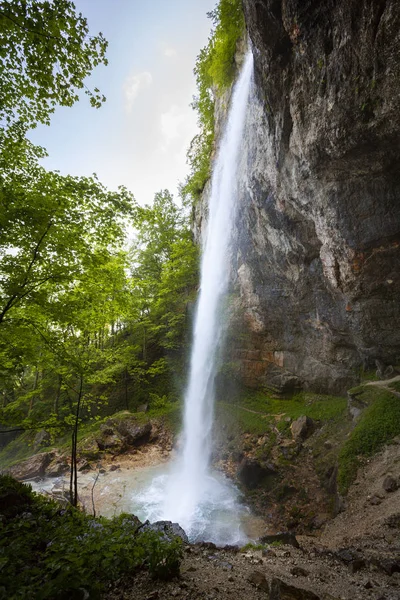 オーストリアの Wildensteiner と呼ばれる巨大な滝 — ストック写真