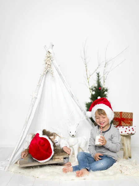 Adorable Little Kids Santa Hats Spending Time Tent Christmas Tree — Stock Photo, Image