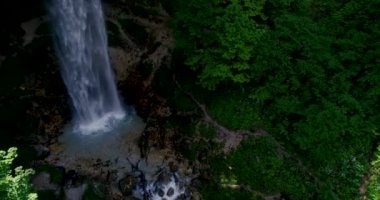 drone uçuş büyük şelale üzerinde Wildensteiner şelale Avusturya denilen