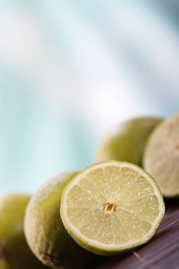 Olgun taze limes, yığını yakın çekim 