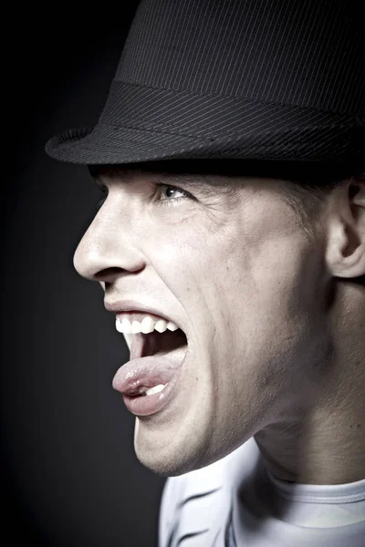 Retrato Modelo Masculino Guapo Sombrero Sobre Fondo Estudio Oscuro —  Fotos de Stock