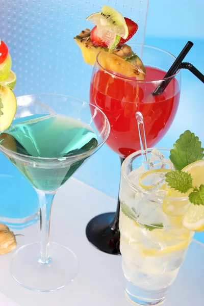 Samling Cocktails Med Frukt Dekoration Glas Närbild — Stockfoto