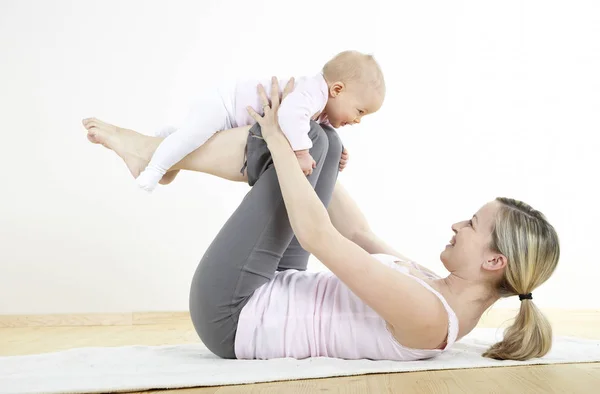 Healthy Mother Her Seven Month Old Baby Making Gymnastics Home — Stock Photo, Image