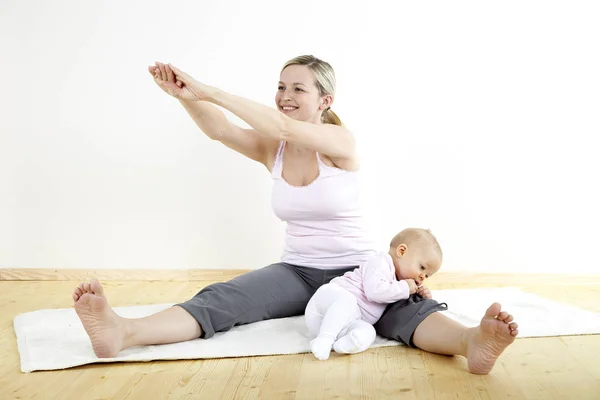 Mother Stretching Body Her Seven Month Old Baby Home — Stock Photo, Image