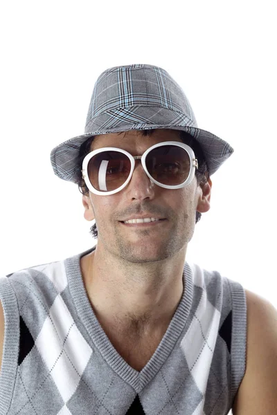 Retrato Homem Bonito Chapéu Óculos Sol Dente Sorrindo Olhando Para — Fotografia de Stock