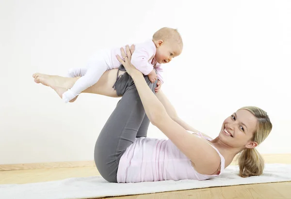 Healthy Mother Her Seven Month Old Baby Making Gymnastics Home — Stock Photo, Image
