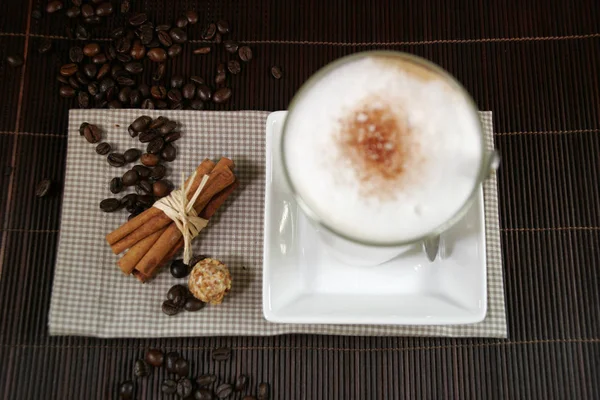 Glass Testy Caffe Latte Coffee Beans Cinnamon Sticks Close — Stock Photo, Image