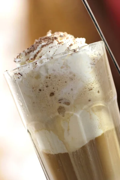 Gelas Dengan Espresso Tradisional Con Panna Dengan Krim Kocok Close — Stok Foto