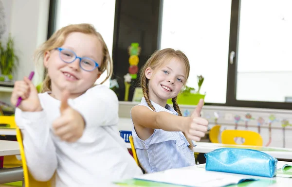 Beaux Jeunes Enfants Amusent École Tout Apprenant Classe — Photo