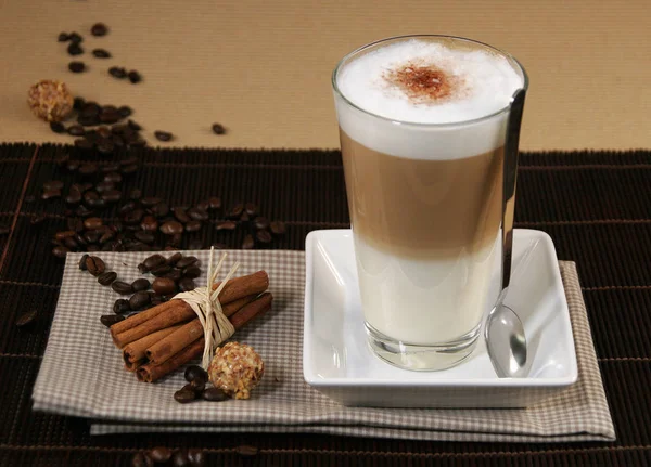 Glass Testy Caffe Latte Coffee Beans Cinnamon Sticks Close — Stock Photo, Image