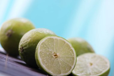 Olgun taze limes, yığını yakın çekim 