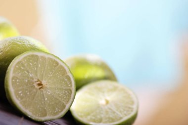 Olgun taze limes, yığını yakın çekim 