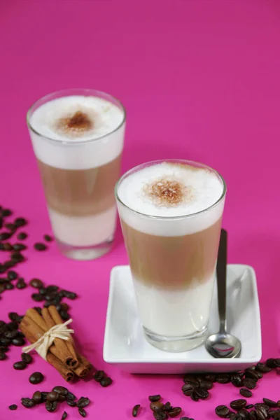 Verres Café Latte Caffe Avec Des Grains Café Sur Fond — Photo