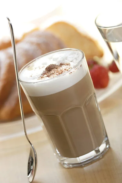 Hot Aromatiska Caffe Latte Glas Närbild — Stockfoto