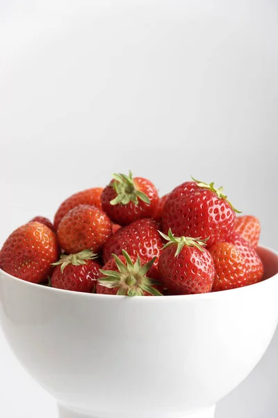 Pile Strawberries White Bowl Close — Stock Photo, Image